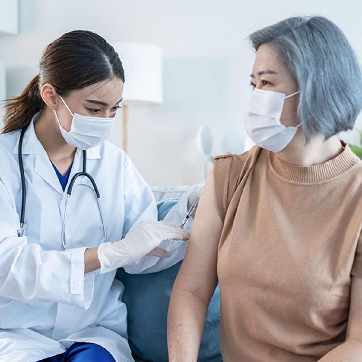 บริการเจาะเลือด ฉีดวัคซีนนอกสถานที่ B At Home Services