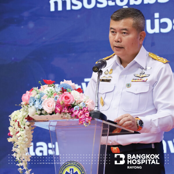 เข้าร่วมพิธีมอบหนังสือรับรองการอนุมัติ เปิดดำเนินการและรับรองหลักสูตรฝึกอบรม ตามมาตรฐานคุณวุฒิฉุกเฉินการแพทย์ 1 (มคฉ.1) โดย โรงพยาบาลกรุงเทพระยอง