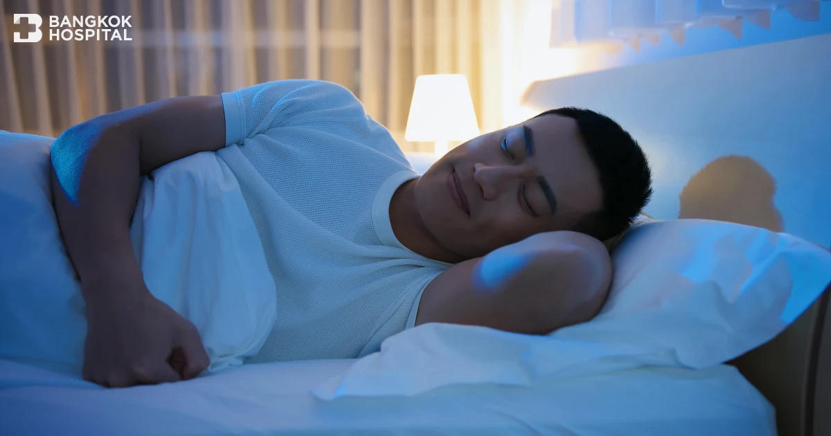Ngủ nghiêng bên trái giúp giảm cảm giác nóng rát do trào ngược axit.